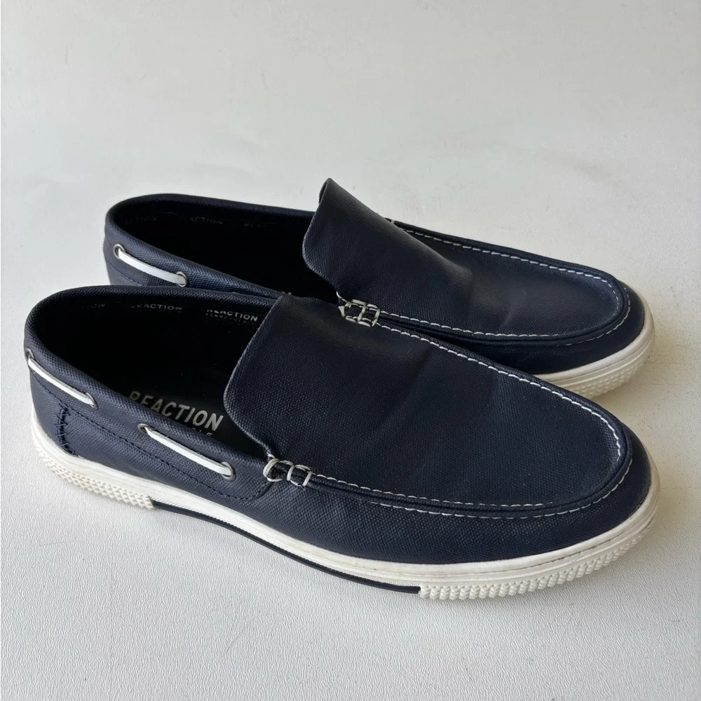 Kenneth Cole reaction Ankir navy blue slip on boat shoes size 9 white trim 90s